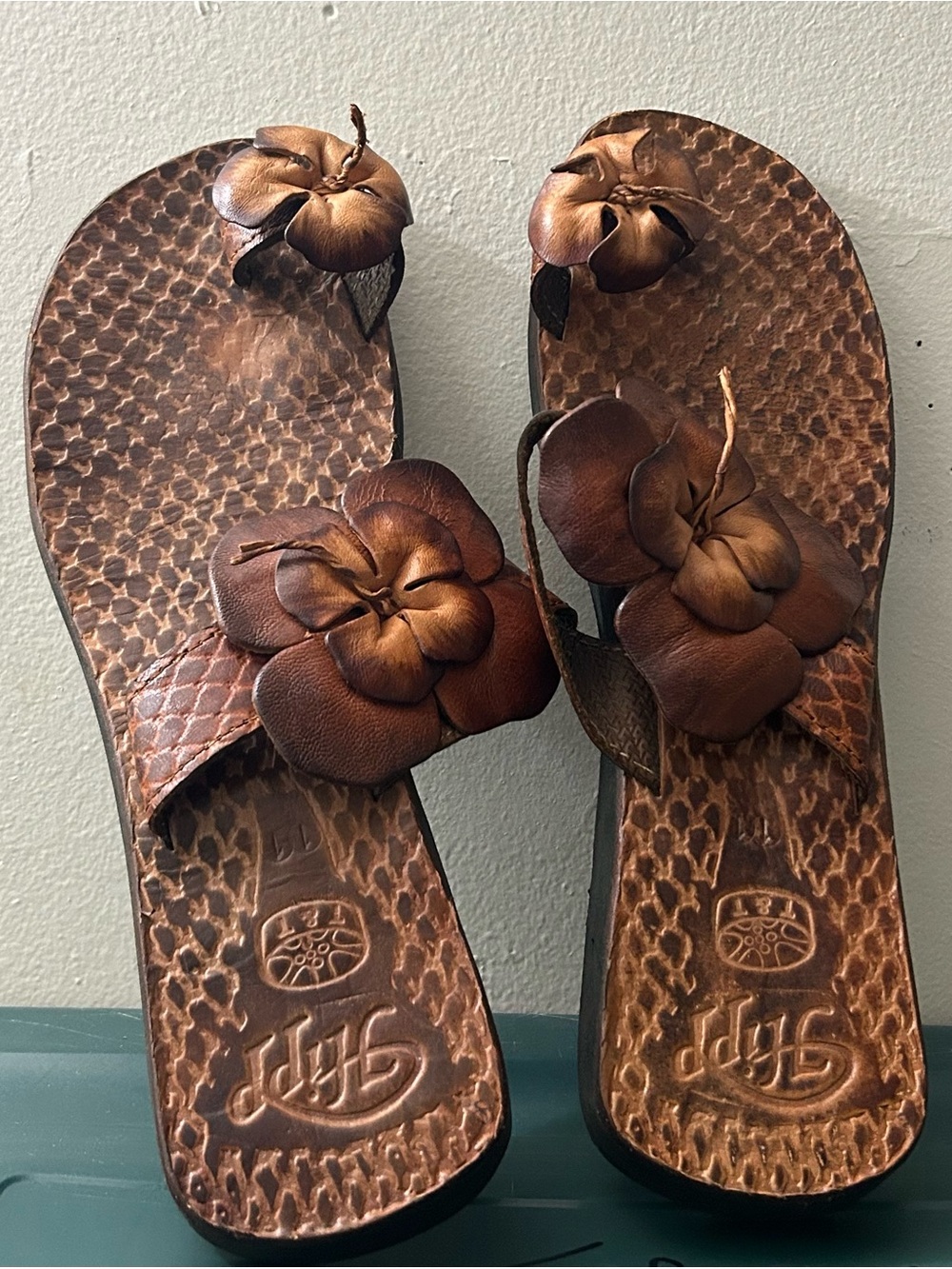 Flipp Brown Leather Floral Flip Flop Sandals Women’s Size 11 Boho Comfort